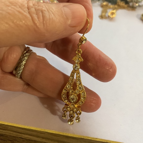 Beautiful sparkly earrings - Picture 3 of 4